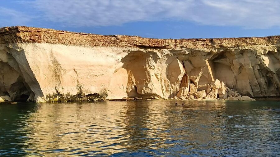 Syracuse:Boat tour Ortigia,Pillirina and seacaves - Guides, languages, and the feel of the outing