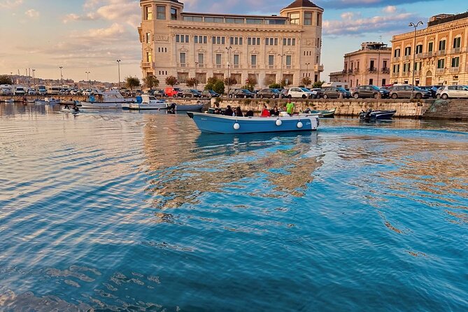 Syracuse: Boat tour with Aperitif 2 hours - Who will enjoy this most