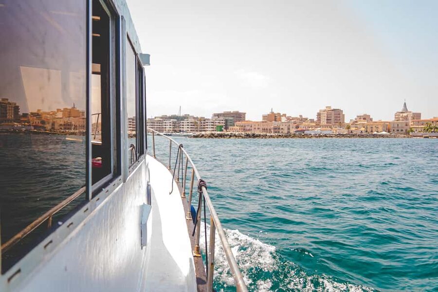 Syracuse: Boat tour with barbeque on board - Music, hosting, and the small-boat atmosphere