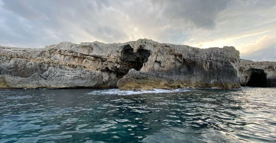 Syracuse: Boat Trip of Ortigia Island and Sea Caves - The small port and Ortigia canal