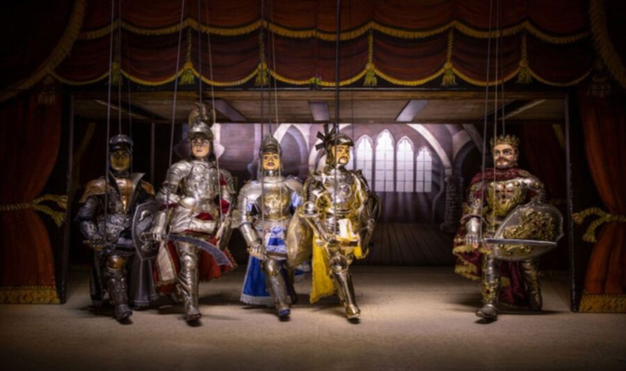 Syracuse: Museum Guided Tour with Sicilian Puppet show - The performance: knights, monsters, and fast action
