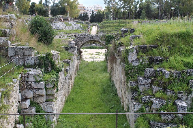 Syracuse & Noto - Day Tour from Taormina - Syracuse Cathedral and the €3 decision