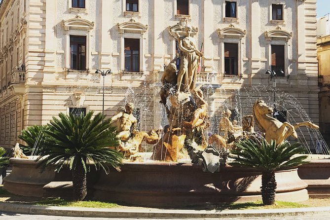 Syracuse: Ortigia Deep Dive Cultural Tour (max 6 Guests) - Reading Piazza Archimede and Diana’s Fountain