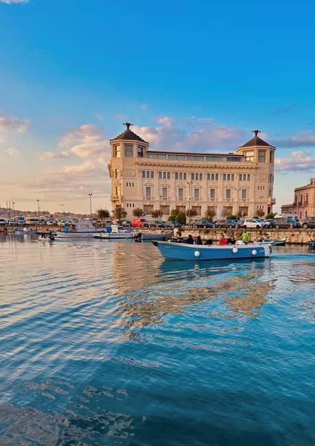 Syracuse: Ortigia Island and Sea Caves Boat Tour with Drinks - What the $23 price gives you