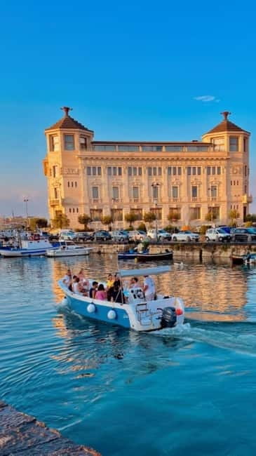 Syracuse: Ortigia Island and Sea Caves Boat Tour with Drinks - Guide style, language, and what to expect on board