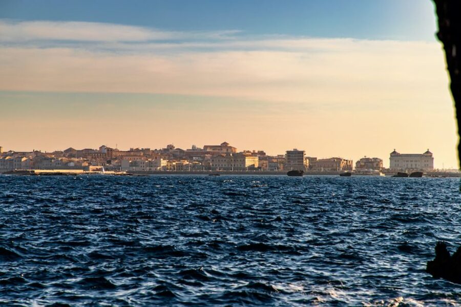 Syracuse: Ortigia Island Boat Tour with Lunch and Wine - Key points to know before booking