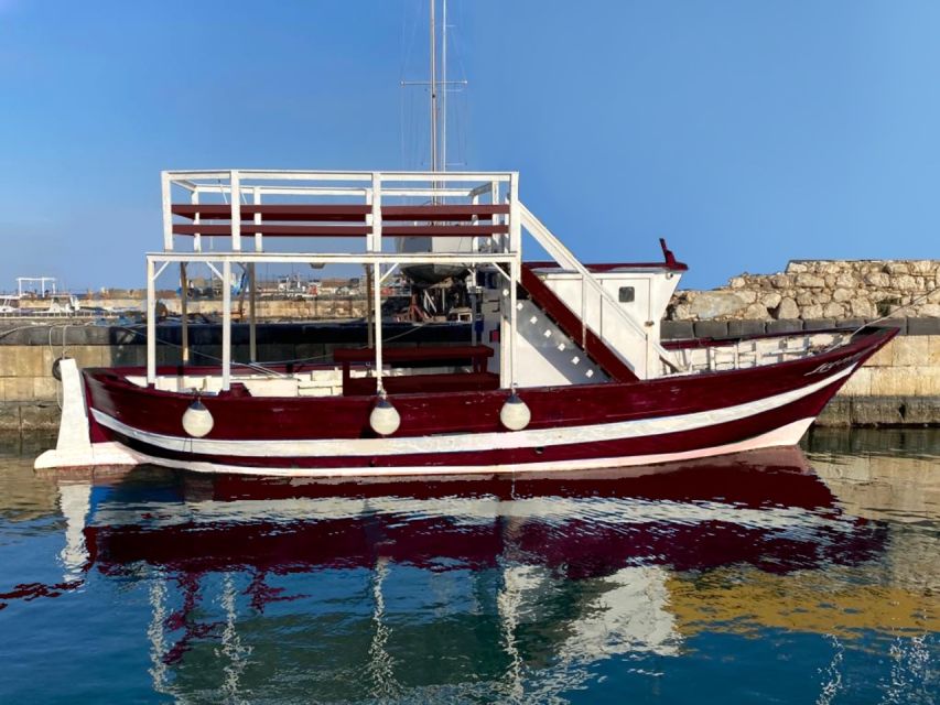Syracuse: Ortigia Island Boat Tour with Lunch and Wine - Lunch cooked and served onboard