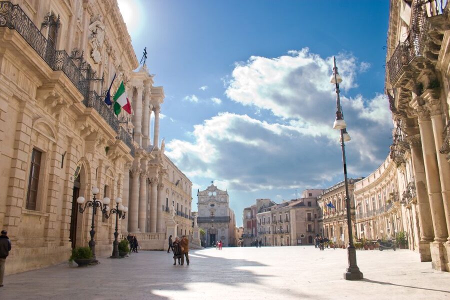 Syracuse: Ortigia Private Walking Tour - Piazza Archimede and the Fountain of Diana