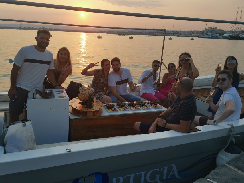 Syracuse: Ortigia Sunset Cruise with Aperitif - Arethusa Spring and the Return Route