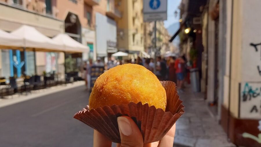 Syracuse: Street Food Walking Tour in Ortigia with Tastings - Granita beside Syracuse’s historic sights