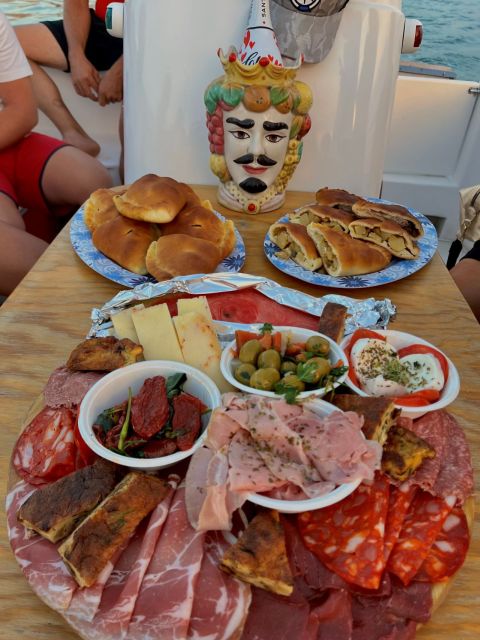 Syracuse: Sunset Aperitif Tour - Three caves and a heart-shaped opening