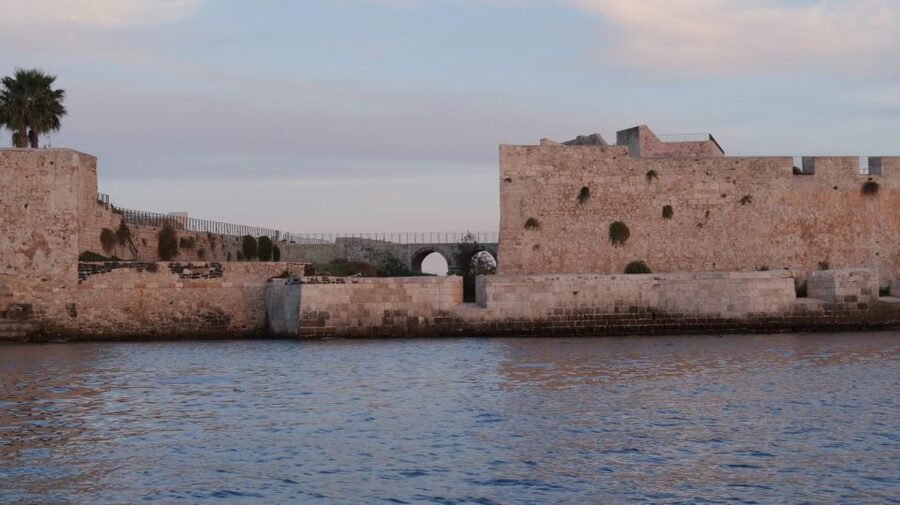 Syracuse: Sunset cruise including aperitif and swim stop - Aretusa Spring and the Big Harbor