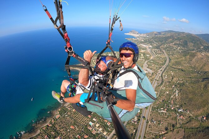 Tandem Paragliding Flight in Cefalù - Flying above Cefalù instead of looking up at it