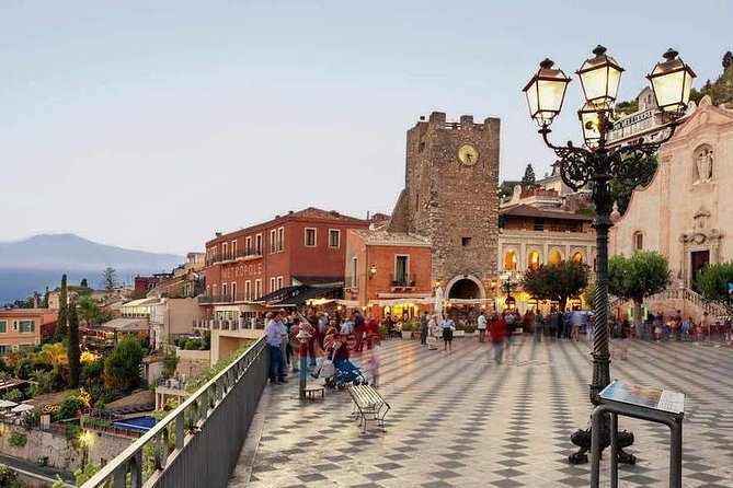 Taormina and Castelmola private and guided tour with Arancino - Almond wine at Bar Turrisi