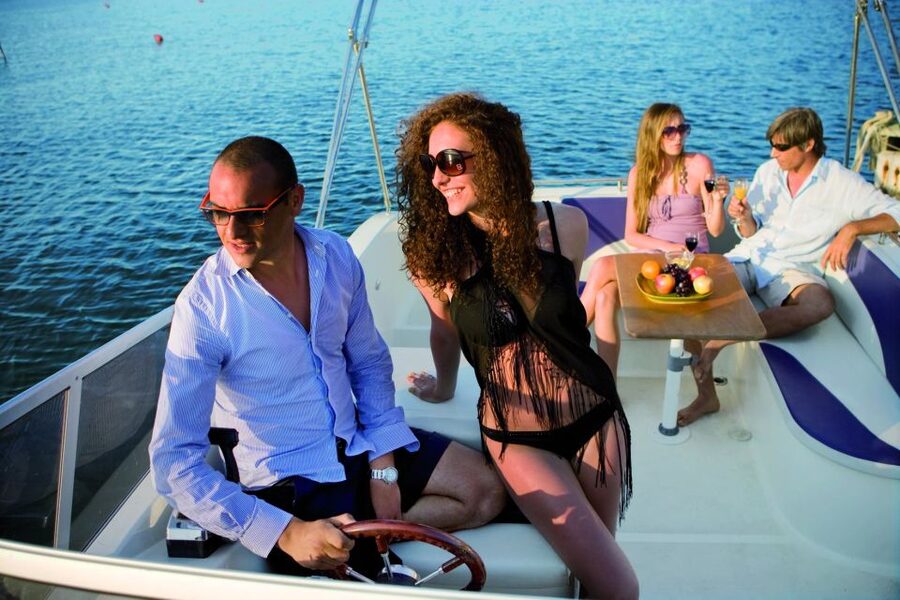 Taormina and Giardini Naxos - 3 Hour Boat Excursion - Language, timing, and practical planning