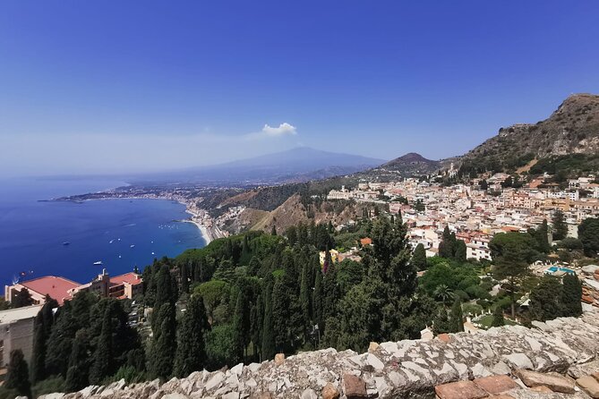 Taormina and Isola Bella Day Tour with Boat Trip from Messina - What the guides add to the day