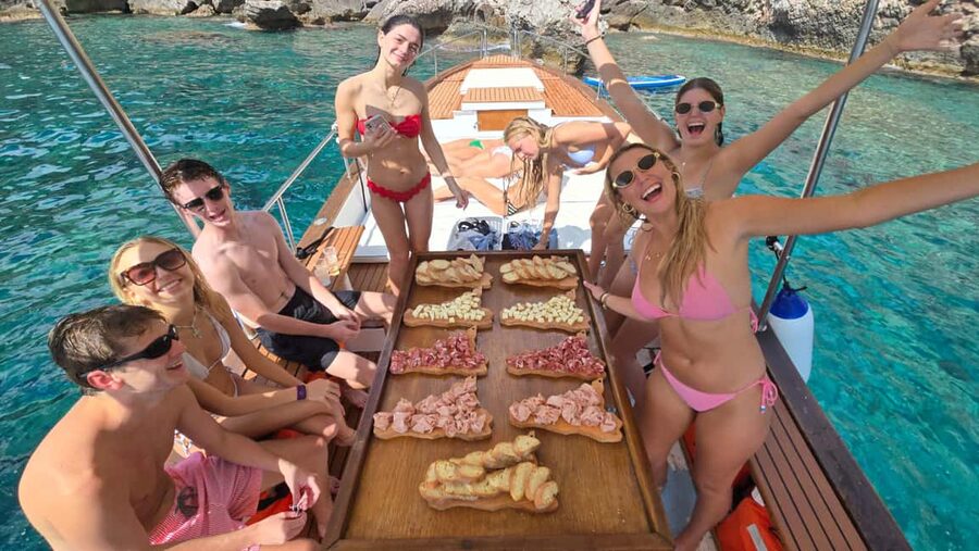 Taormina: Boat Tour with Sicilian Wine Tasting - The opening cruise along Taormina’s coast