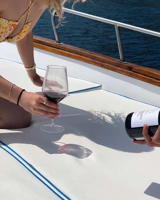 Taormina: Boat Tour with Sicilian Wine Tasting - Sicilian food and three wines on board