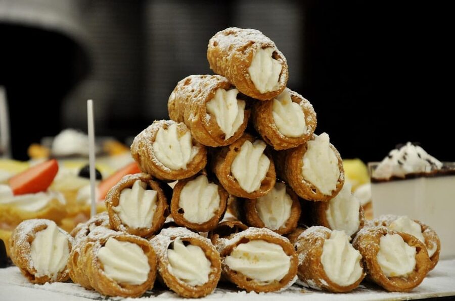 Taormina: Cannoli Making Class - Meeting the local chef