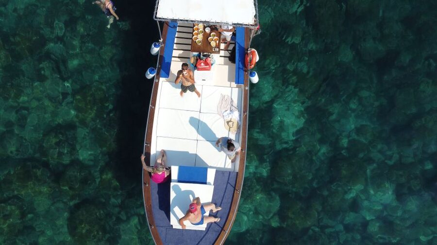 Taormina: Coastal Highlights Cruise with Wine & Food Tasting - Cruising between Taormina and Giardini Naxos