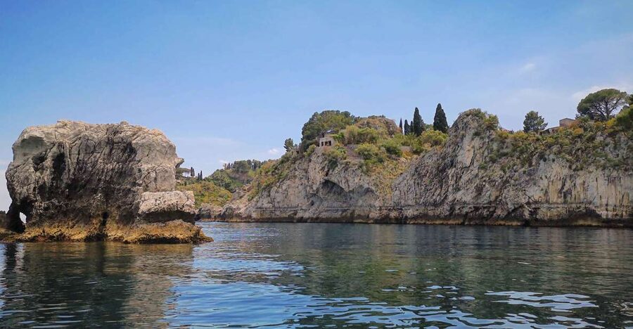 Taormina: Coastal Highlights Cruise with Wine & Food Tasting - The scenery around Isola Bella