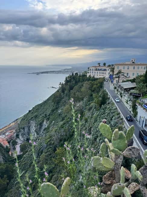 Taormina: exclusive tour with food, drinks, and sunset, pick-up from Catania - A slower walk through Villa Comunale