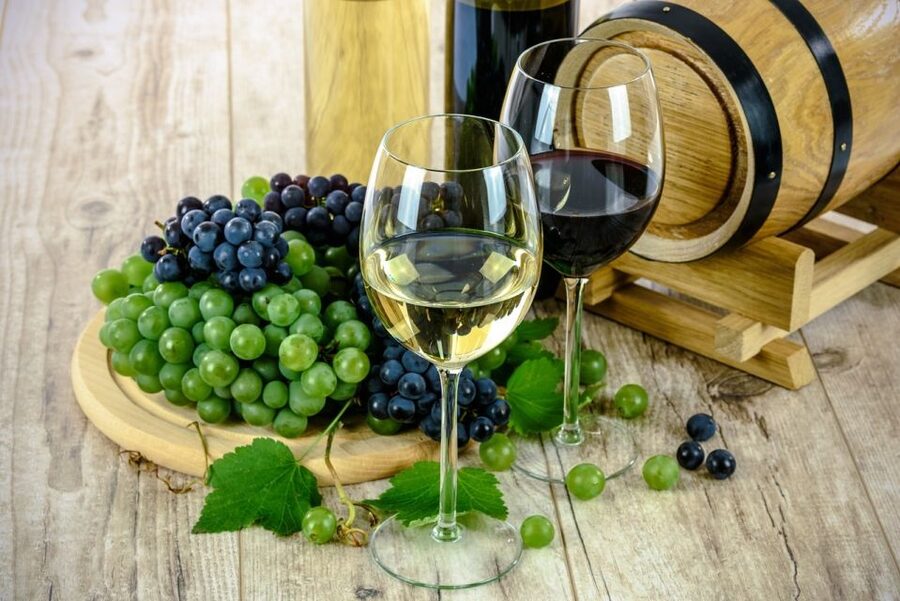 Taormina: Guided Etna Wine Tasting Half-Day Tour - Four wines with a proper Sicilian spread