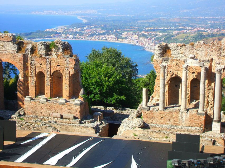 Taormina: Guided Historic City Tour - Reading the Roman remains at Naumachia