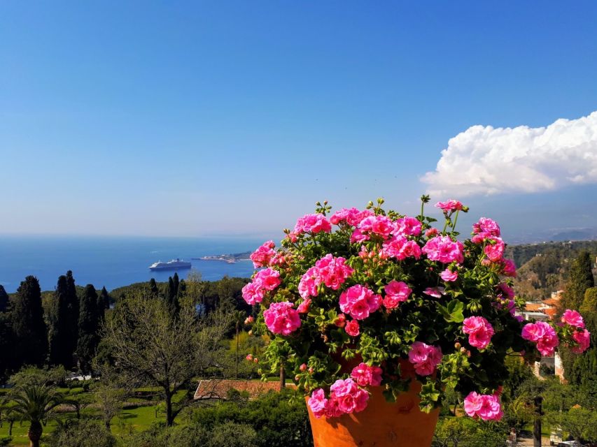 Taormina: Guided Walking Tour - The Ancient Theatre and the Mount Etna view