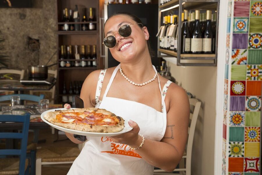 Taormina: Half-Day Pizza Making Class - A break for bruschetta, cheese, and wine