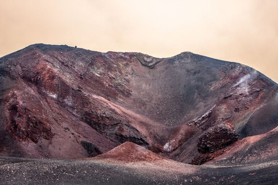 Taormina: Mount Etna Sunset Tour with Cave Visit and Tasting - Choosing the lava cave option
