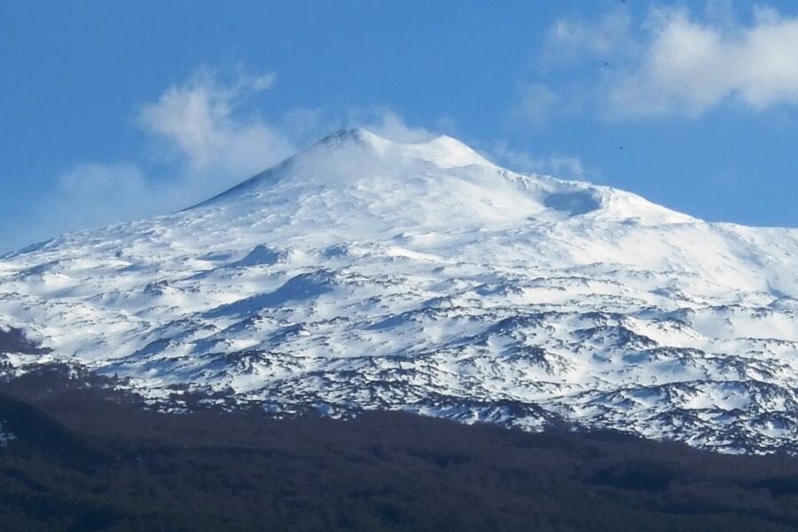 Taormina/Naxos: Mount Etna & Alcantara Gorges Tour w/ Pickup - A short walk near the craters