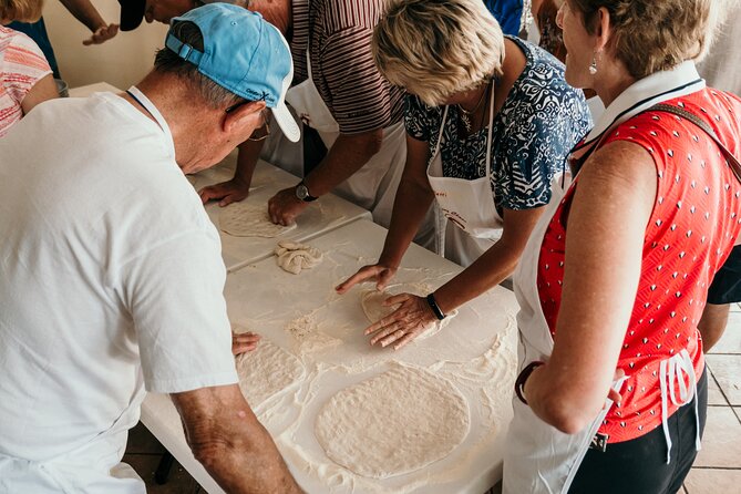 Taormina Pizza Making Class- From Messina - Who should book this experience?