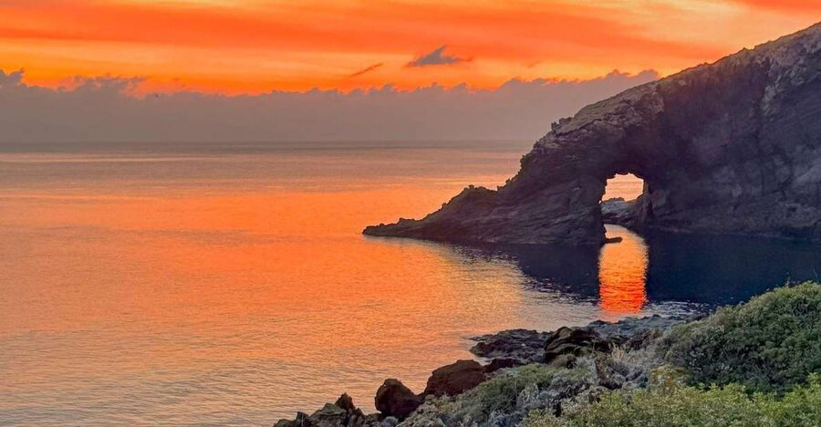 Thermal waters tour - Warm volcanic water and a real island setting
