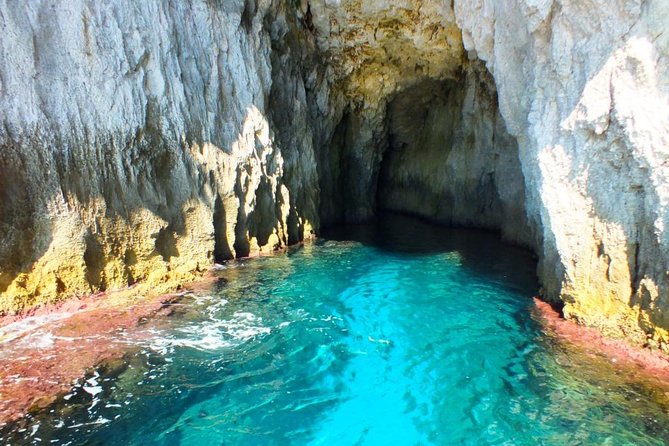 Tour of the island of Ortigia and exploration of sea caves with baths. - The first 35 minutes, Ortigia from the water