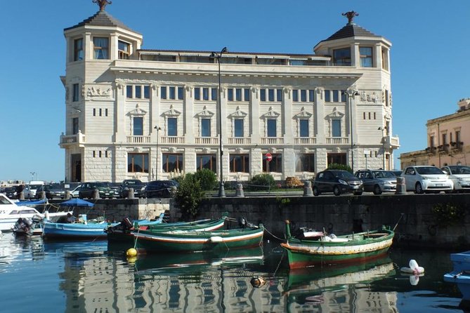 Tour of the island of Ortigia and exploration of sea caves with baths. - Swimming from the boat