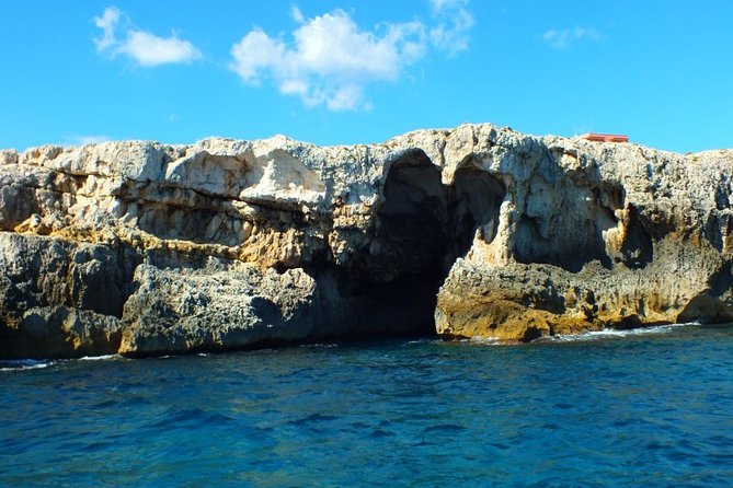 Tour of the island of Ortigia and exploration of sea caves with baths. - What the guide adds to the ride