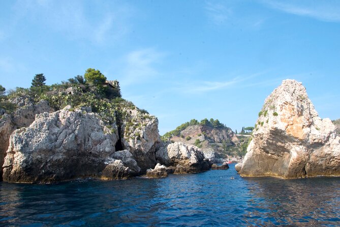 Tour to Baia di Taormina, Isola Bella and Naxos - The swim stop is more than a quick photo break