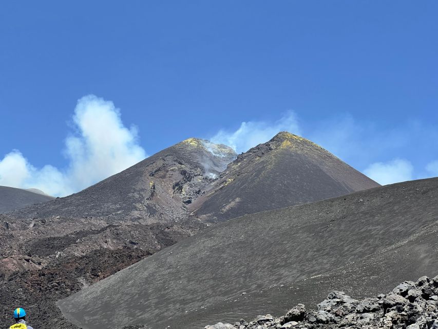 Trekking at 3000 meters on Etna - Crossing the 2002 lava flows at 2500 meters