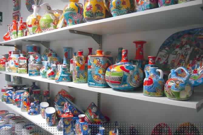 Typical Pottery Experience with local Artisans in Catania - Entering Ceramiche De Simone in Catania