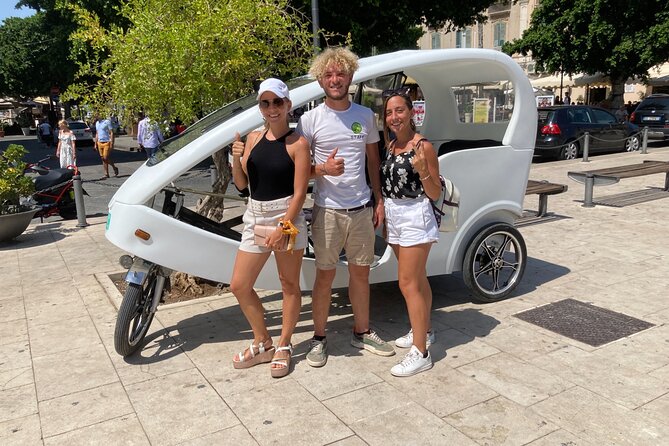 Velobike tour ecologico guidato con soste per visitare i monument - Caravaggio, Arethusa Fountain, and the waterfront