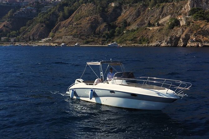 Visit of the bay of Taormina with private boat - Who will enjoy this boat trip most