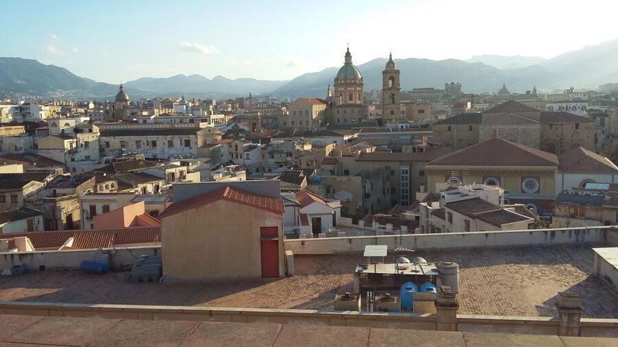 Walking Tour and typical Lunch in a private charming home - Capo Market and the Baroque Church of the Immaculate Conception