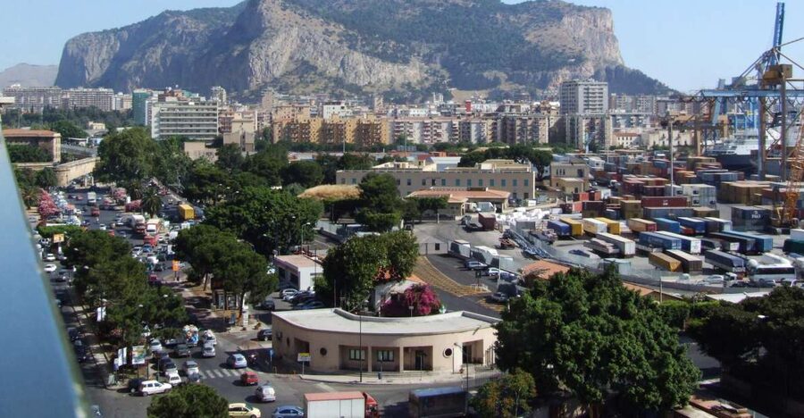 Walking Tour and typical Lunch in a private charming home - Who will enjoy this Palermo experience most?
