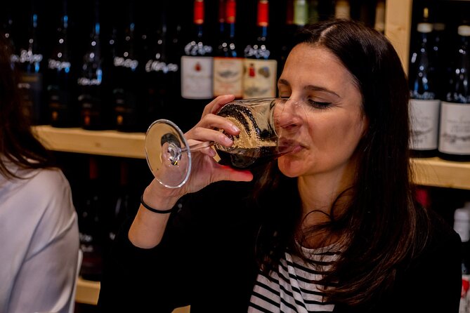 Wine tasting in the historic center of Catania - Choosing between one wine and three