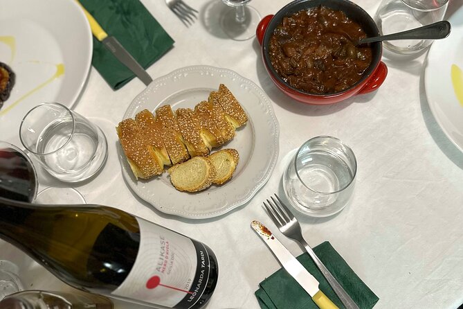 Wine tasting with gastronomic experience at Leonarda's home - Lunch at 12:30 or dinner at 7 p.m.