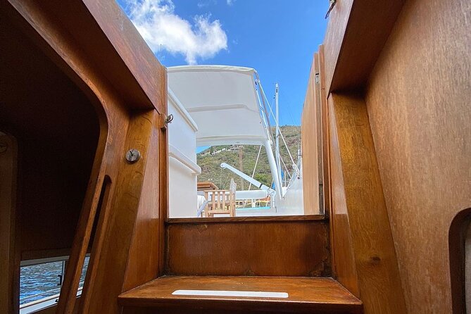 Yacht excursion Shalimar IV - Lunch in a sheltered island cove