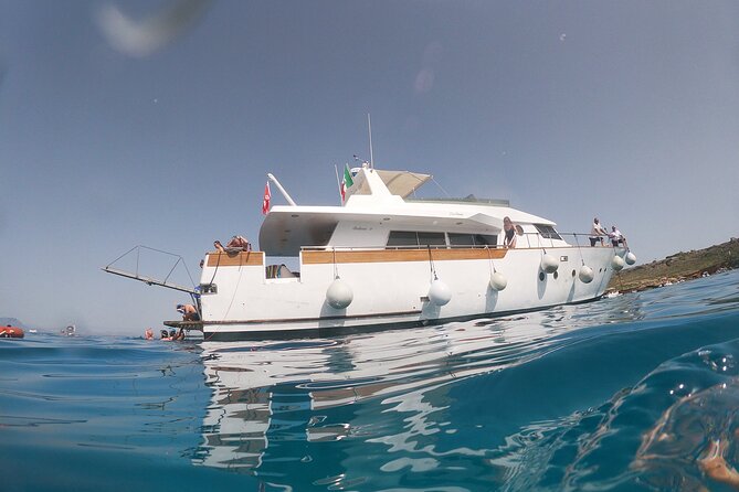 Yacht excursion Shalimar IV - What the crew and onboard mood may be like